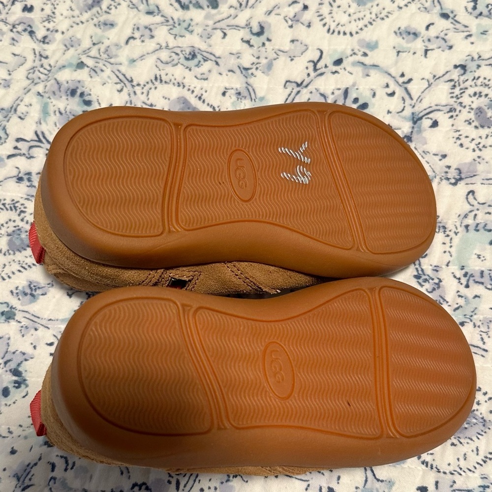 UGG Toddler Unisex Chestnut Boots with Red details - Picture 6 of 9